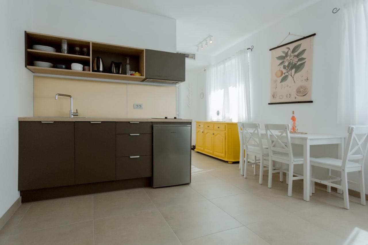 Apartments Ivica Omis Exterior photo